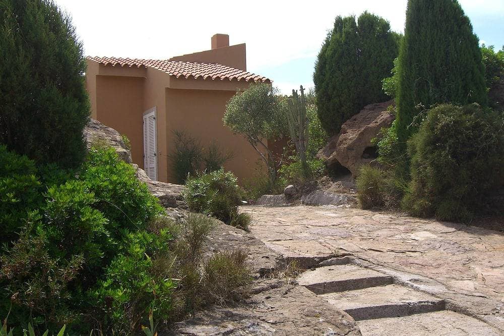 Studio B & B in einer Zweifamilienvilla mit Garten und Parkplatz 1