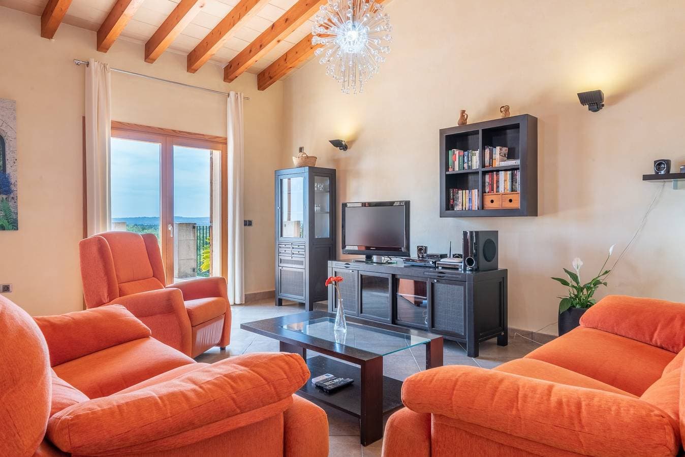 Foto 4 von 25: Mediterrane Finca "Es Puch" mit Bergblick, Balkon, Garten, Terrasse & Pool
