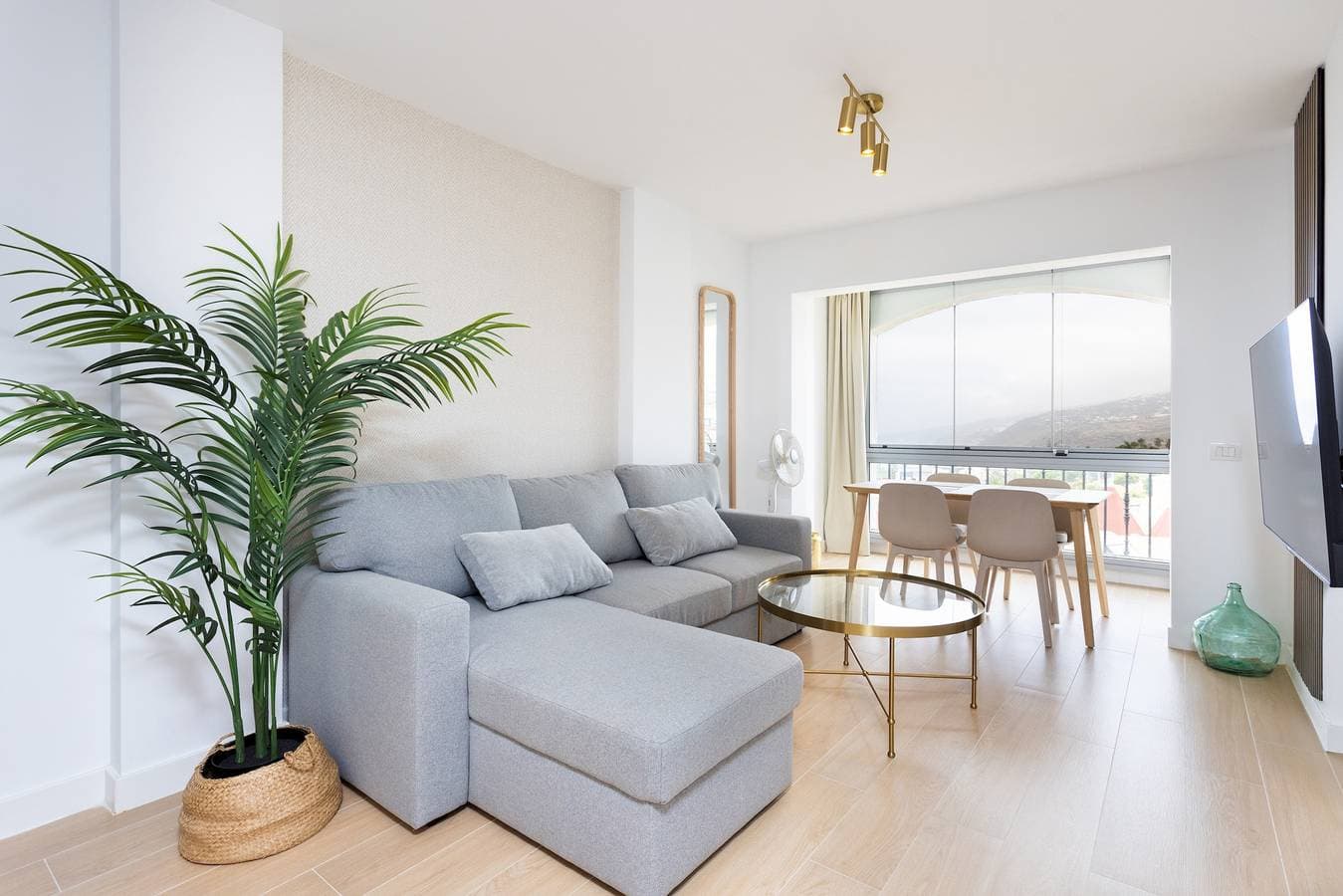 Foto 2 von 33: Ferienwohnung für 5 Personen mit Terrasse