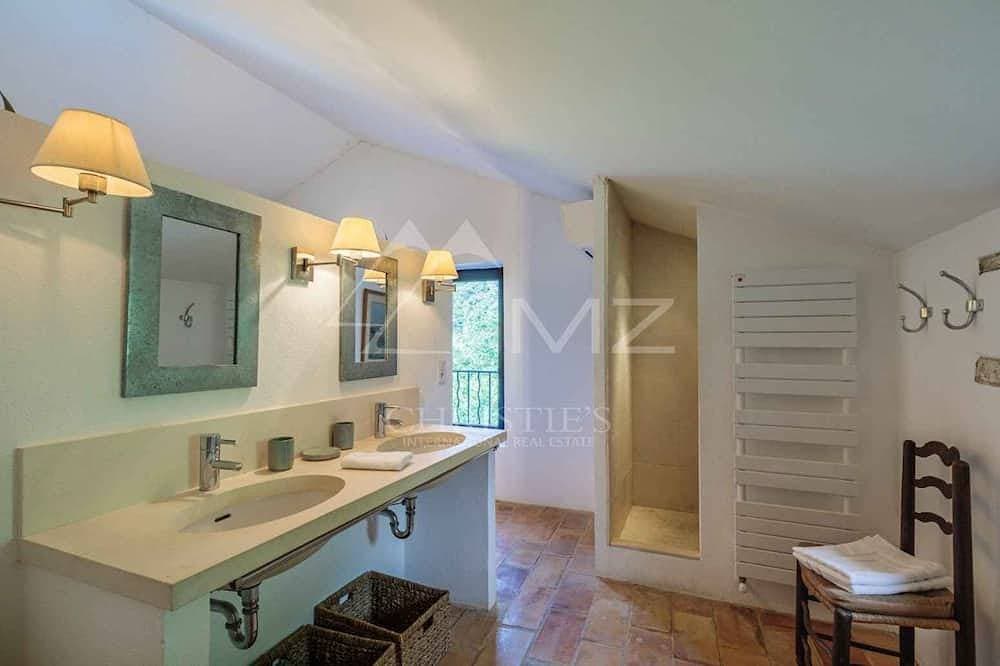 Foto 5 von 30: Les Mas Ferrando Luberon: Beautiful authentic Mas Courroussouvo in Oppède-le-Vieux