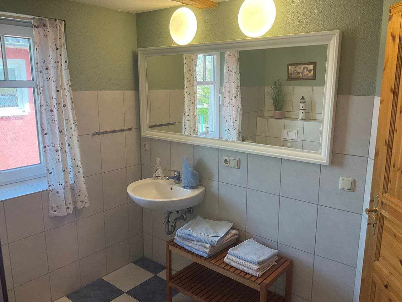 Foto 10 von 16: Ferienwohnung im authentischen Kapitänshaus, atemberaubender Wasserblick