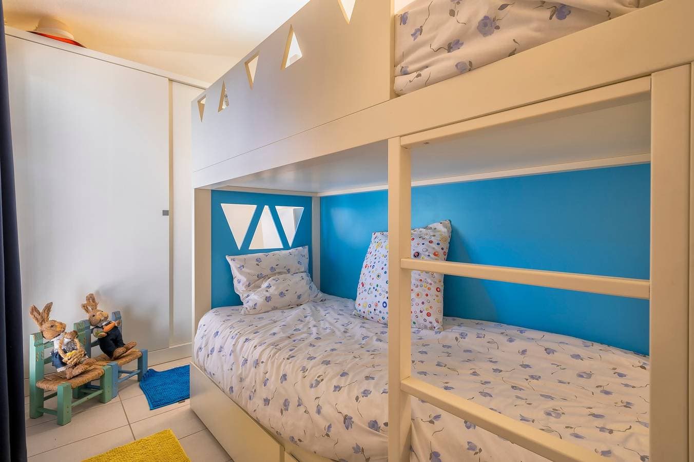 Foto 10 von 26: Ferienhaus 'Manessy' mit Meerblick, Gemeinschaftspool und Klimaanlage