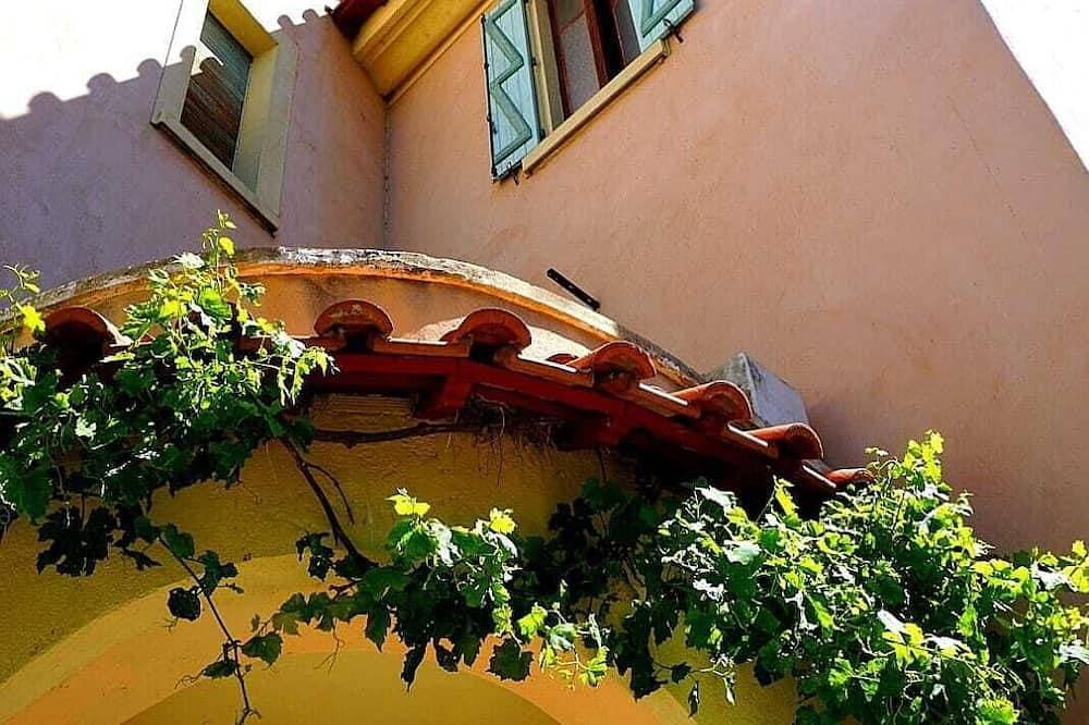 Ein wunderschönes Studio, Küchenzeile, Bad,Terrasse, Garten mit Grill, gr. Pool! 1