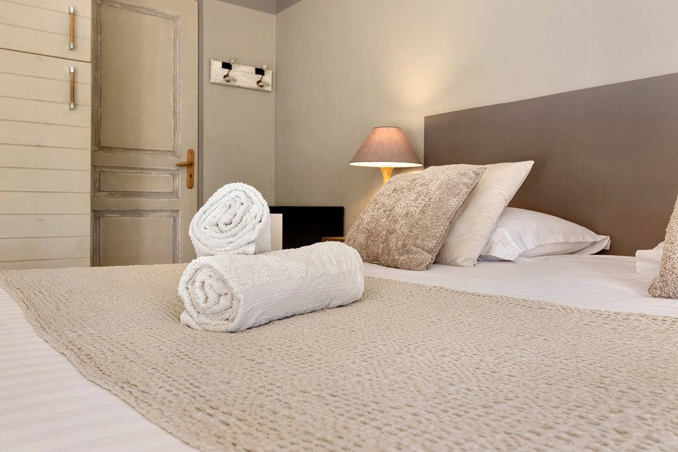 Foto 8 von 30: Gästezimmer „Chambre Beige“ mit Gemeinschaftspool, nahe Sarlat