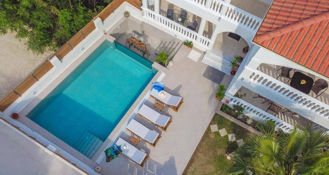 Estella Luxury Villa in Amoudi -200m from the beach 1