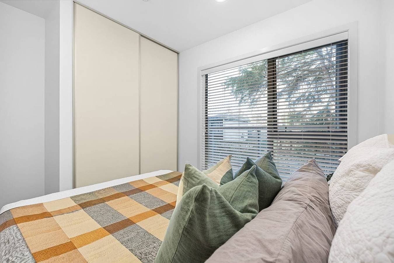 Foto 13 von 24: Ganze Wohnung in der Nähe von Einzelhandel, Grünfläche und Stadt