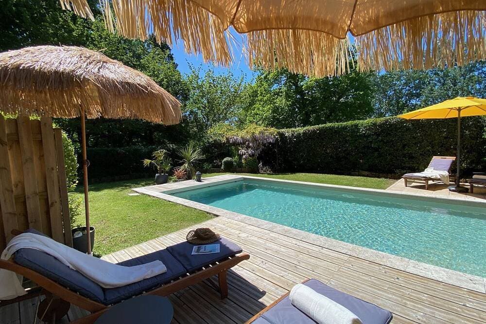 Foto 13 von 16: Charming Cottage for 2–4 Guests, in a Park with Swimming Pool