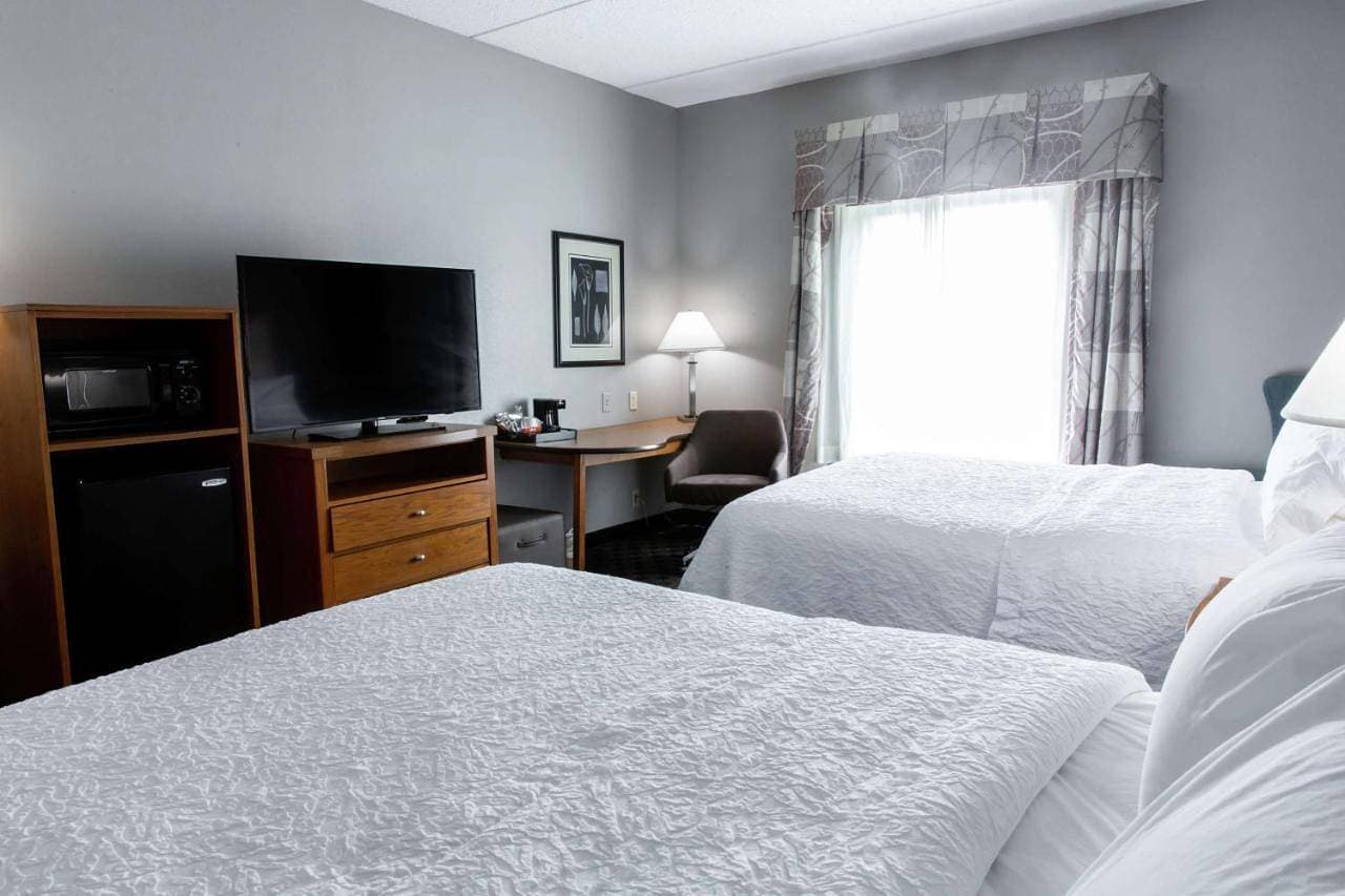 Foto 10 von 12: Room with Two Queen Beds - Non-Smoking