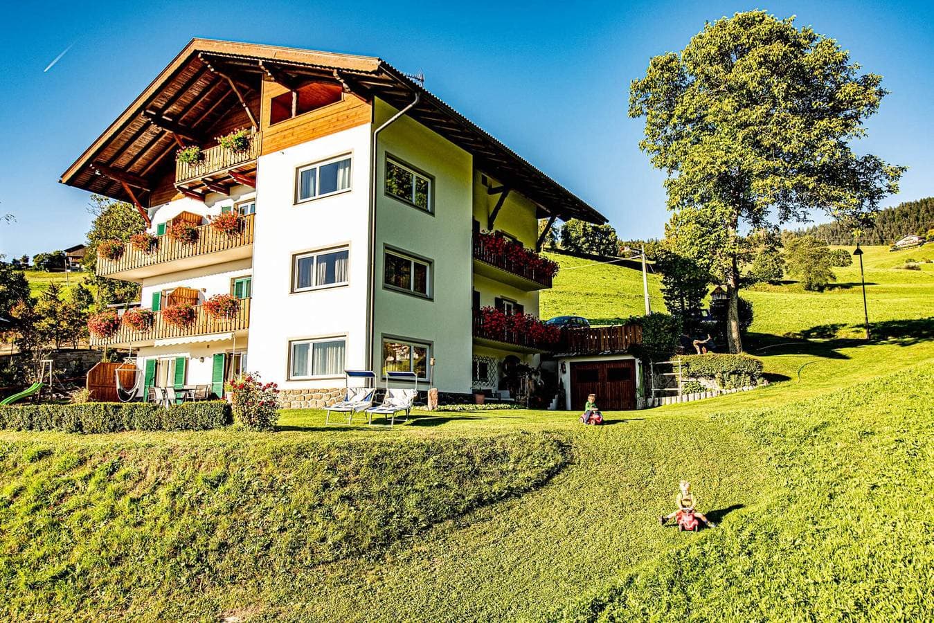 Foto 4 von 31: Apartment "Haus Lohengrin - Ferienwohnung 4" mit Bergblick, WLAN, Balkon und Garten