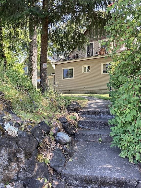 Foto 8 von 14: Private Erdgeschosswohnung in der Nähe des Manito Parks, der Innenstadt und des Heiligen Herzens