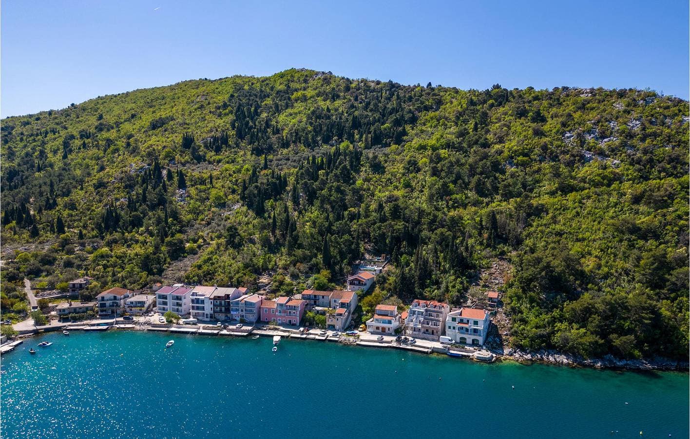 Modernes Apartment mit 2 Schlafzimmern, Pool und Terrasse, 2,5 km vom Strand entfernt 1
