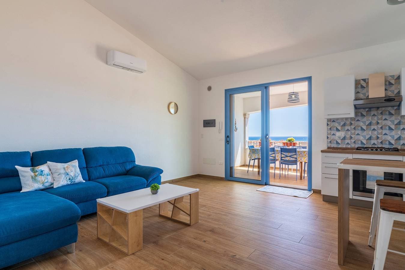 Foto 3 von 29: Privates Apartment mit spektakulärem Meerblick in La Caletta, Sardinien – 2 Schlafzimmer, 3 Betten