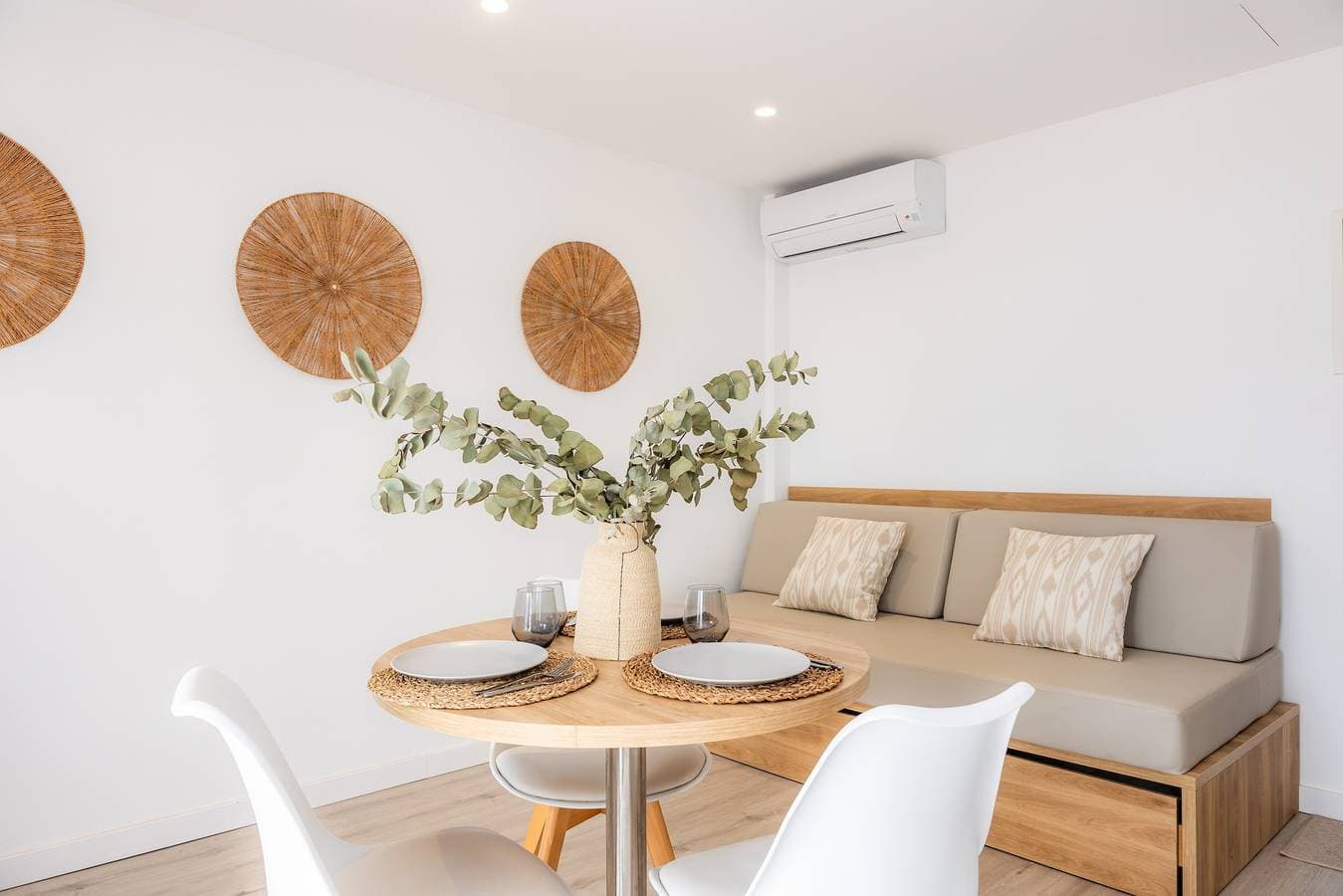 Foto 6 von 27: Ferienwohnung 'White Suites 2' mit Gemeinschaftspool, WLAN und Klimaanlage