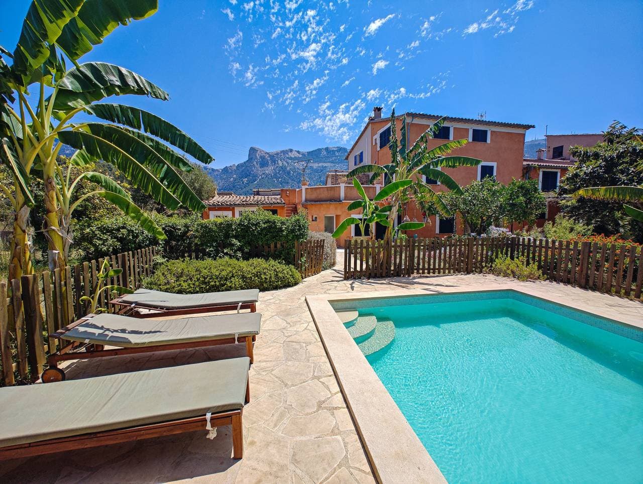 S'abeurada con piscina en Soller 1