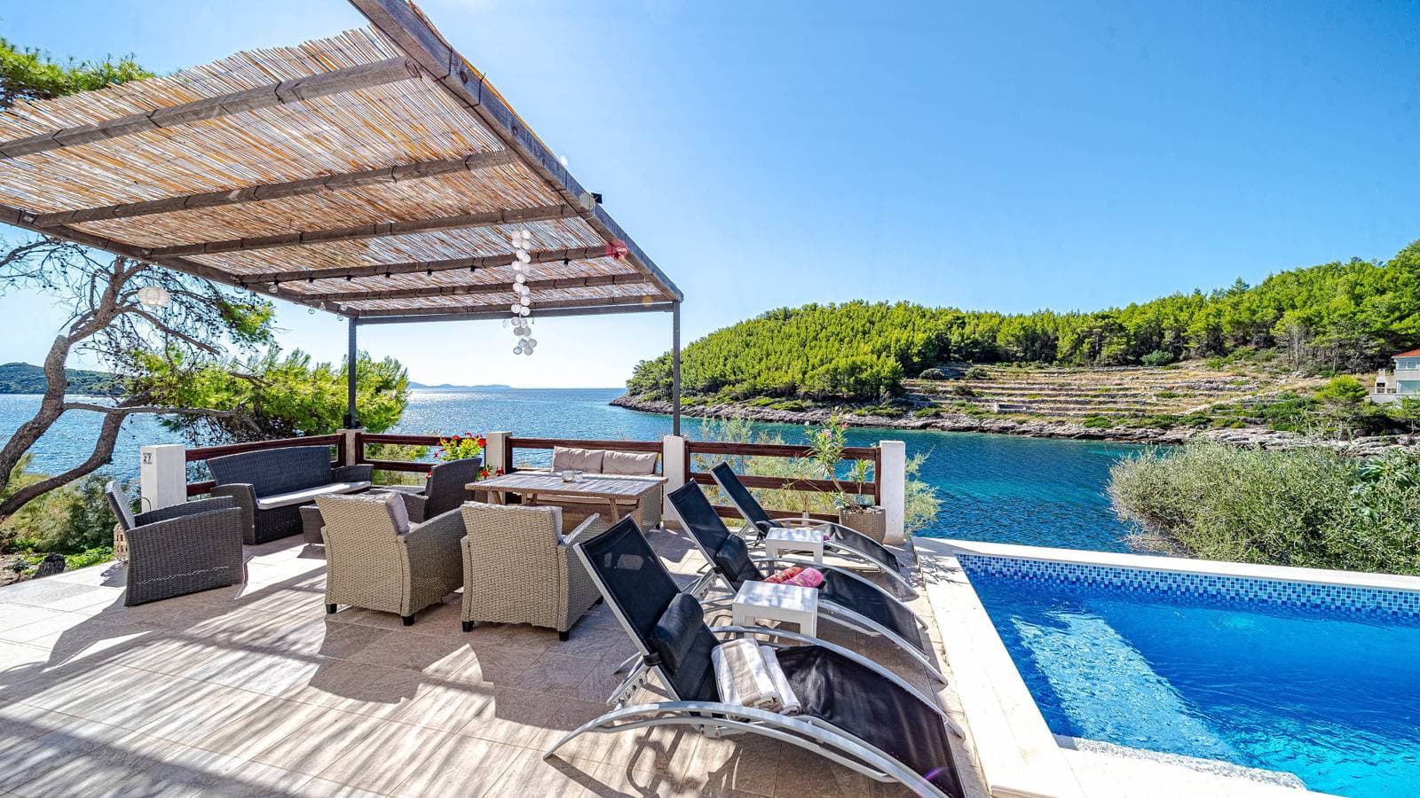 Waterfront House Arnet by Villas Guide 1