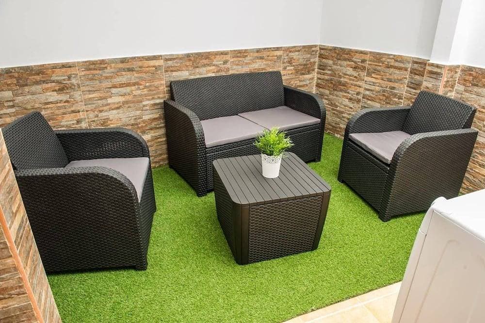 Apartament near the beach with pool and WIFI (E) 1