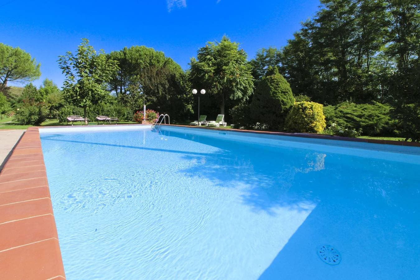 Foto 4 von 30: Villa für 3 Personen mit Pool