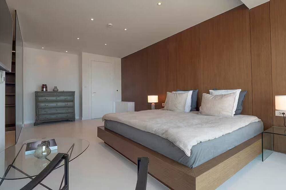 Foto 9 von 30: 1,000 m² Penthouse Retreat in Rafailovići, Budva