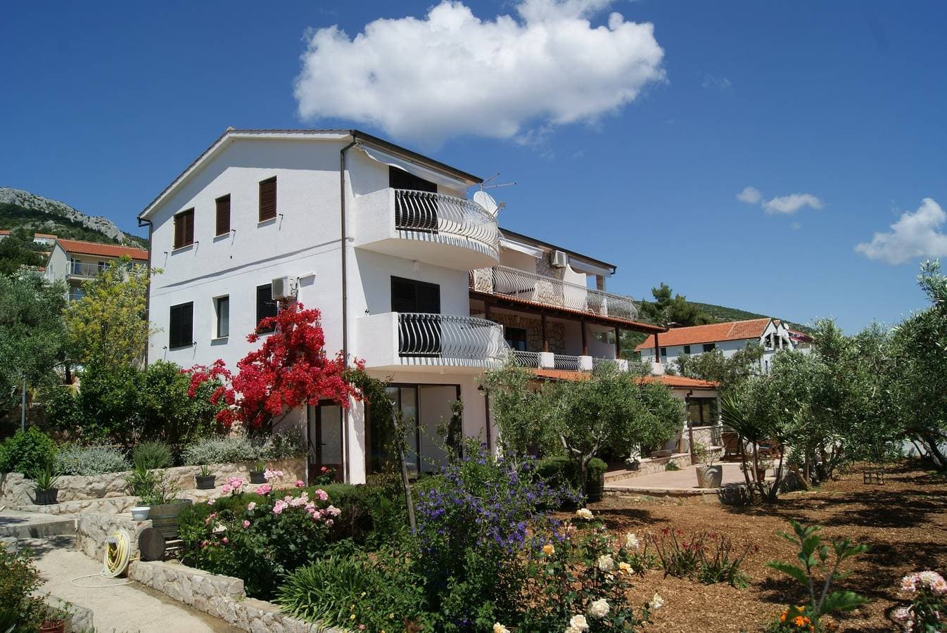 Foto 2 von 44: 1-Zimmer-Ferienwohnung am Strand Zavala, Hvar A-553-a