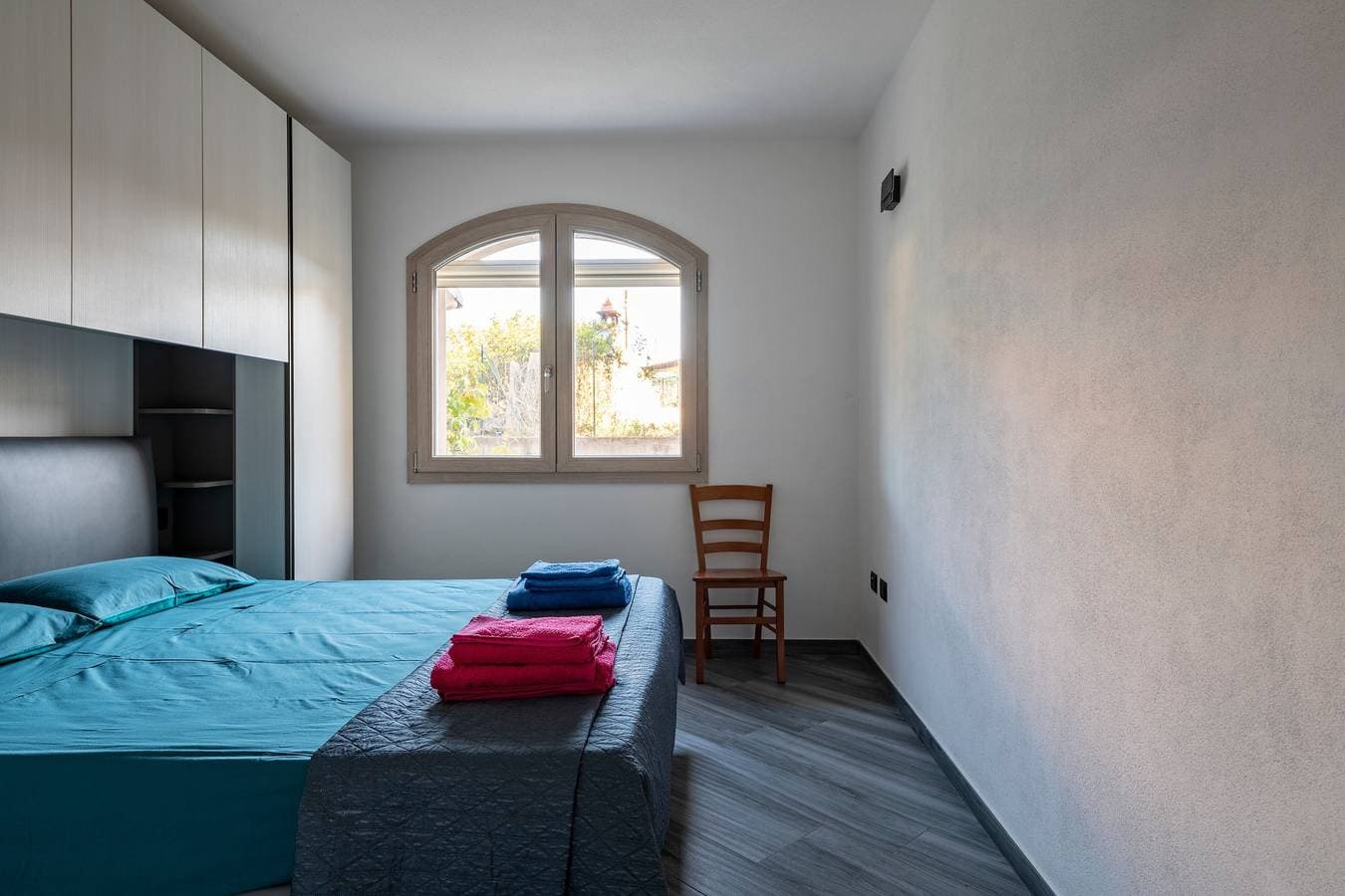 Foto 10 von 20: Ferienwohnung LaTorre mit Balkon, Terrasse und Gemeinschaftsgarten