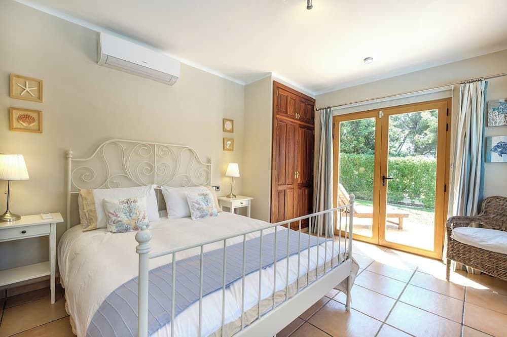 Foto 2 von 30: Villa Marpessa 4 Schlafzimmer In Portals Nous Mit Pool