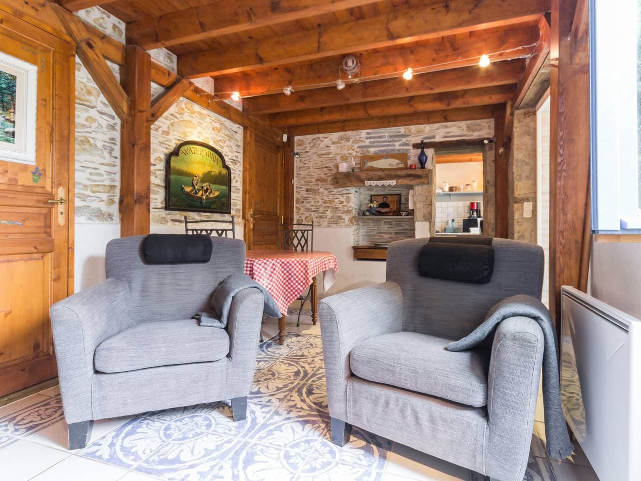 Foto 4 von 21: Ferienhaus am See mit eingezäuntem Garten, Kamin und WLAN in Joué-sur-Erdre