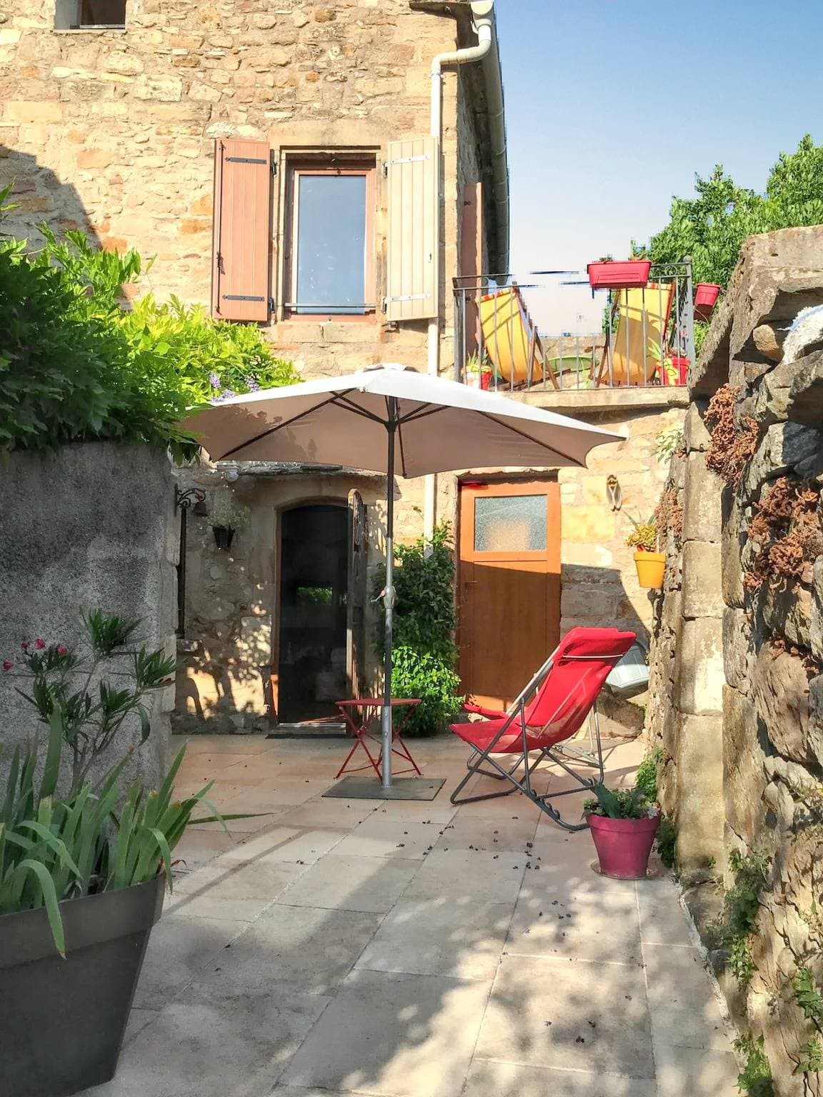 Gemütliches Haus in Saint-Privat, 80 m² mit Innenhof. 1
