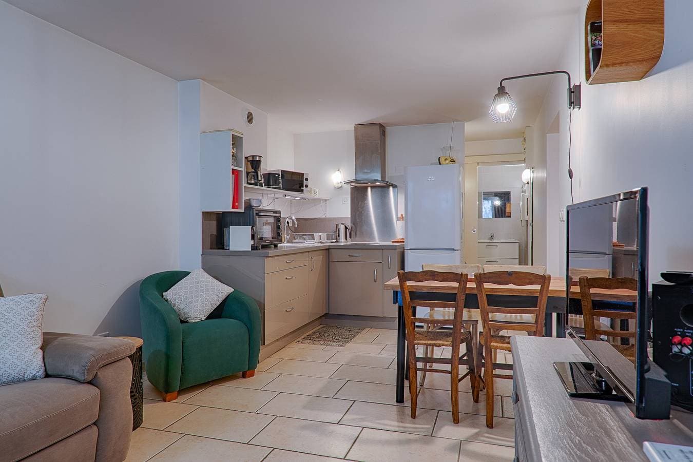Foto 6 von 30: Ferienwohnung 'Au Epicéah, Logement À La Campagne' mit Bergblick, WLAN und Klimaanlage