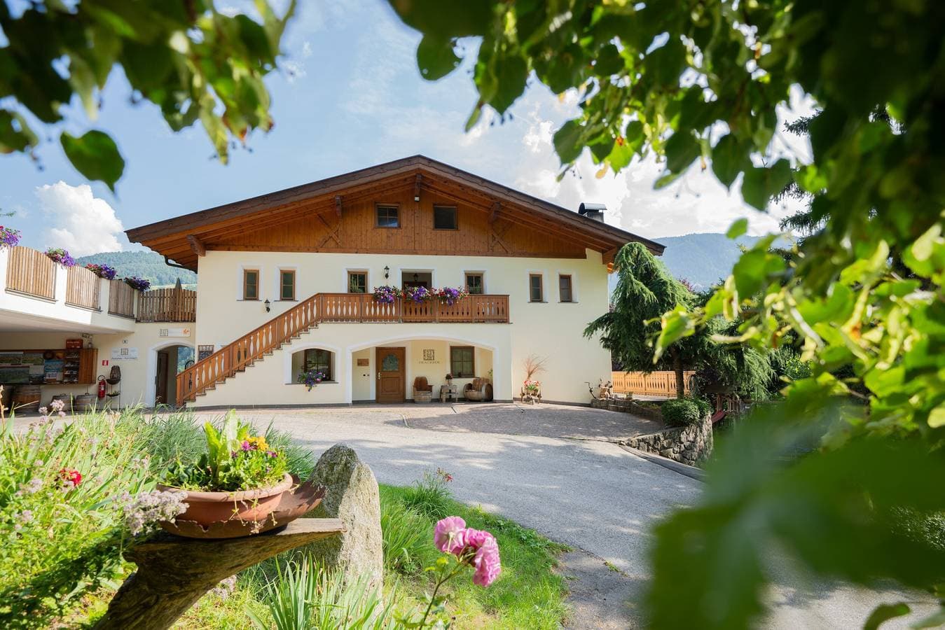 Foto 2 von 62: Ferienwohnung 'Prackfolerhof Berty Skuber' mit Bergblick, Gemeinschaftsterrasse und Wi-Fi