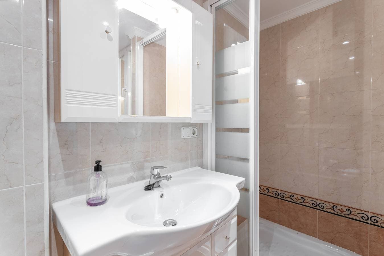 Foto 11 von 20: Frontline Ferienwohnung in Strandnähe mit Meerblick, Pool, WLAN und Klimaanlage