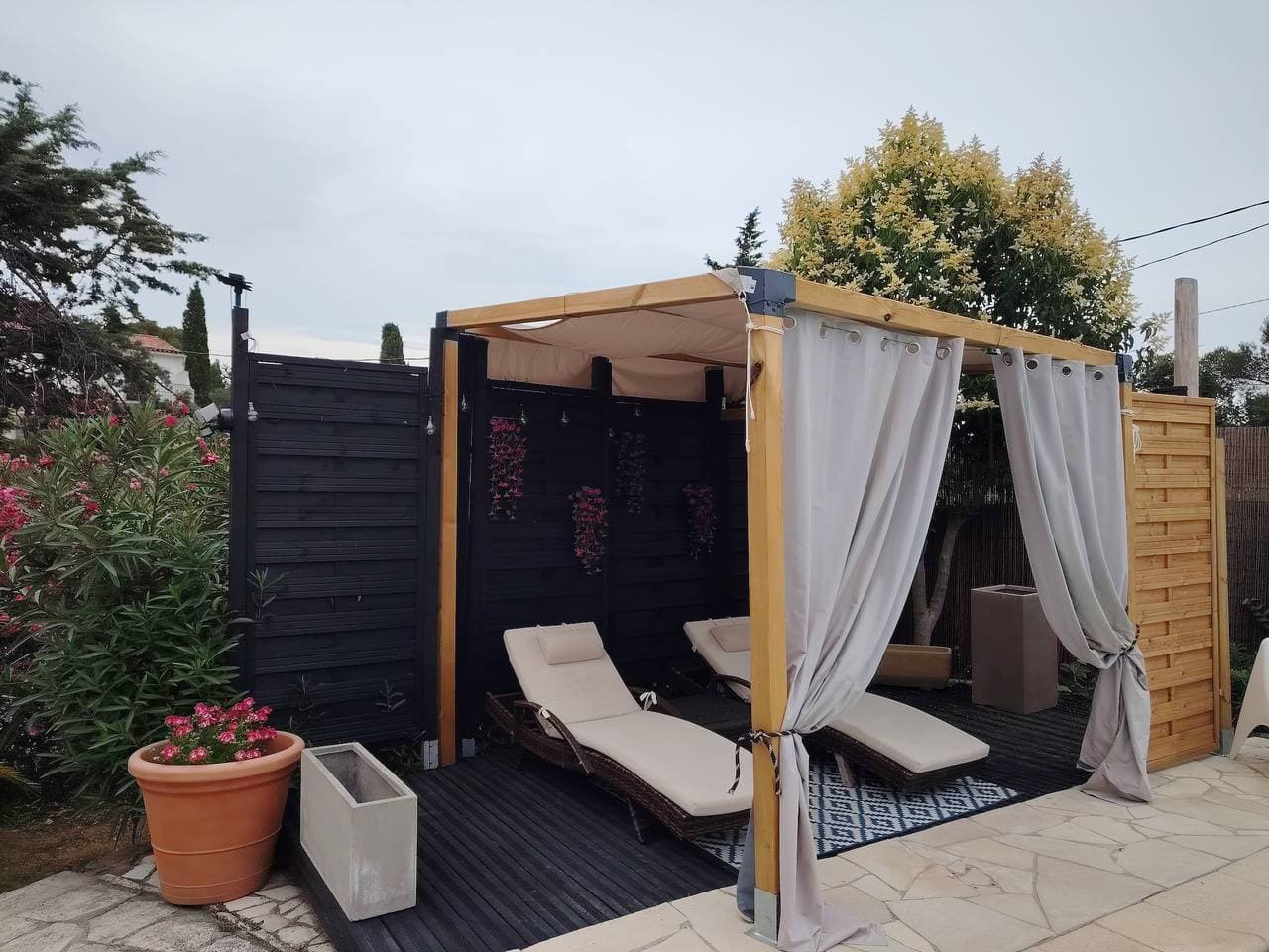 Foto 10 von 39: Appartement 'Ptit Coin De Paradis Plage Peguiere' mit privatem Pool, WLAN und Klimaanlage
