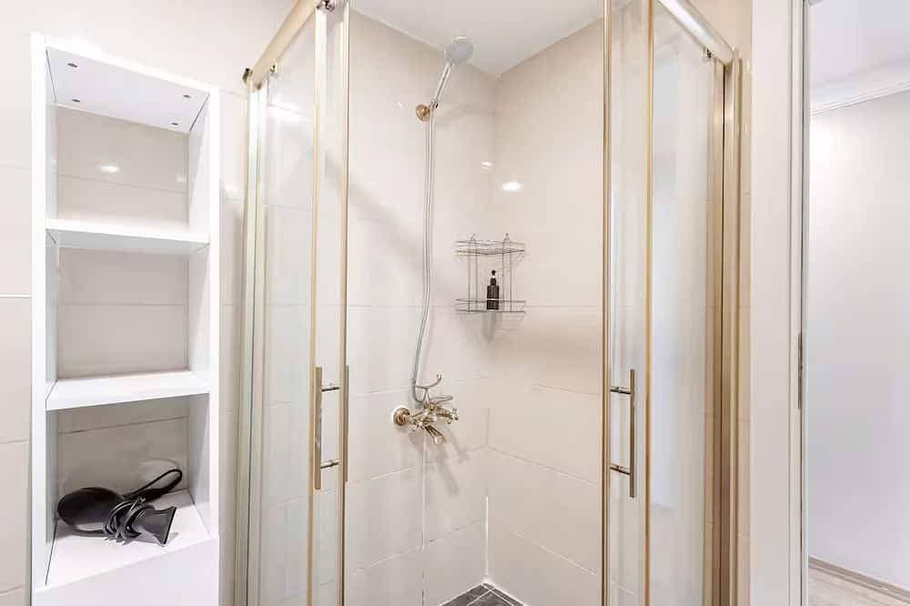 Foto 10 von 21: Cozy Duplex Apartment w/Elevator&Patio Near Metro