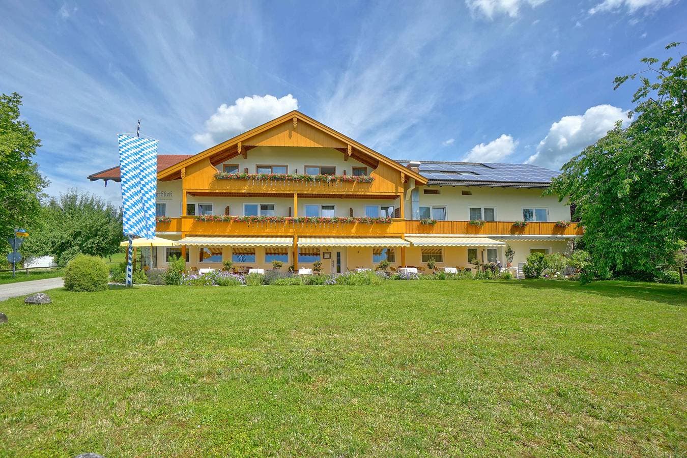 Foto 2 von 17: Haus Klosterblick - Doppelzimmer mit Dusche/Wc und Balkon