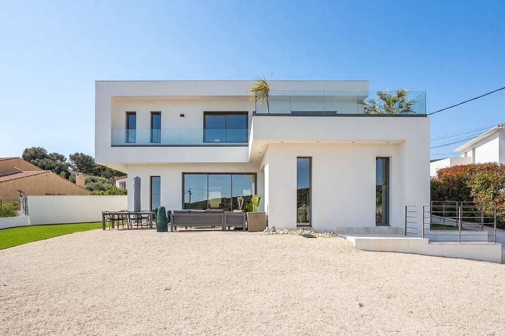 Foto 9 von 19: Modern house with sea view