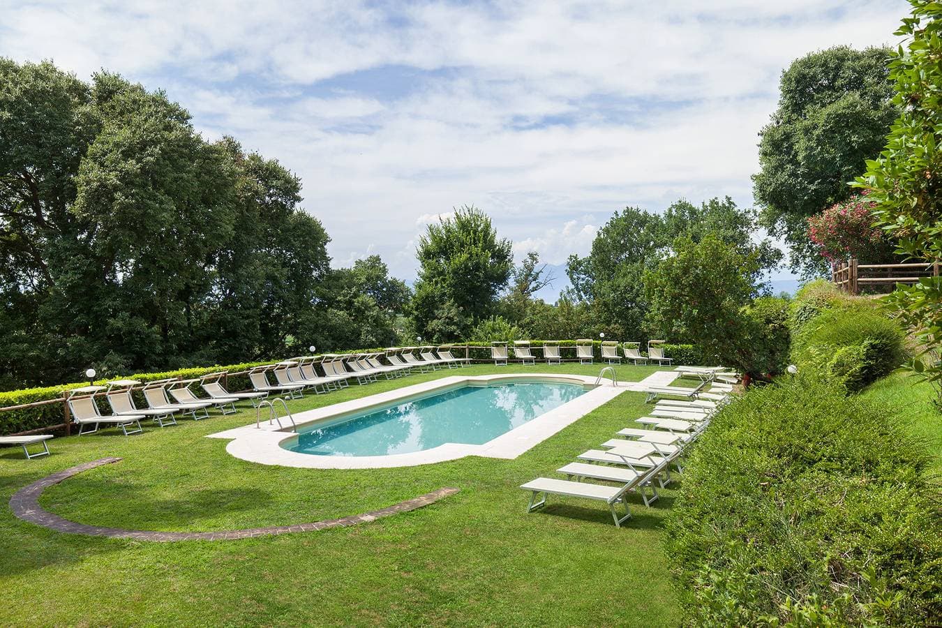 Foto 3 von 26: Apartment CastellONE with Pool