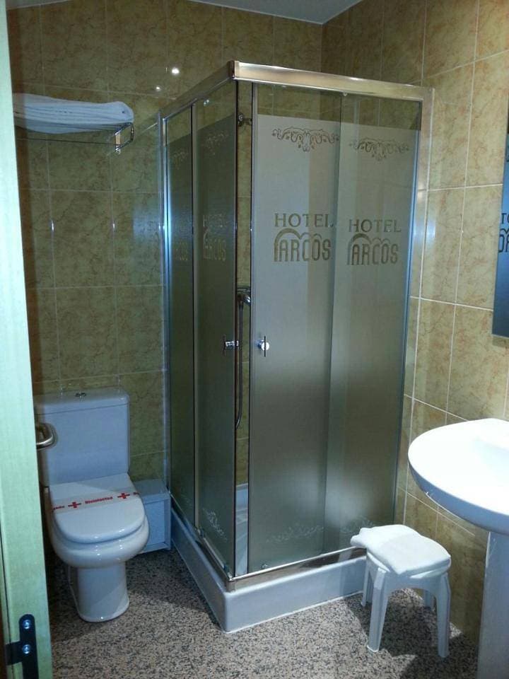 Foto 9 von 10: Small Twin Room with Fan