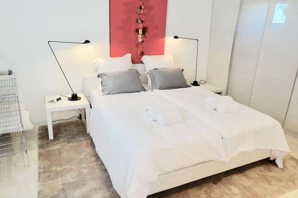 Foto 3 von 30: Bertuli Haus Les Cerisiers 5 ***** Design 58 M2 Klimaanlage  für 2 Erwachsene