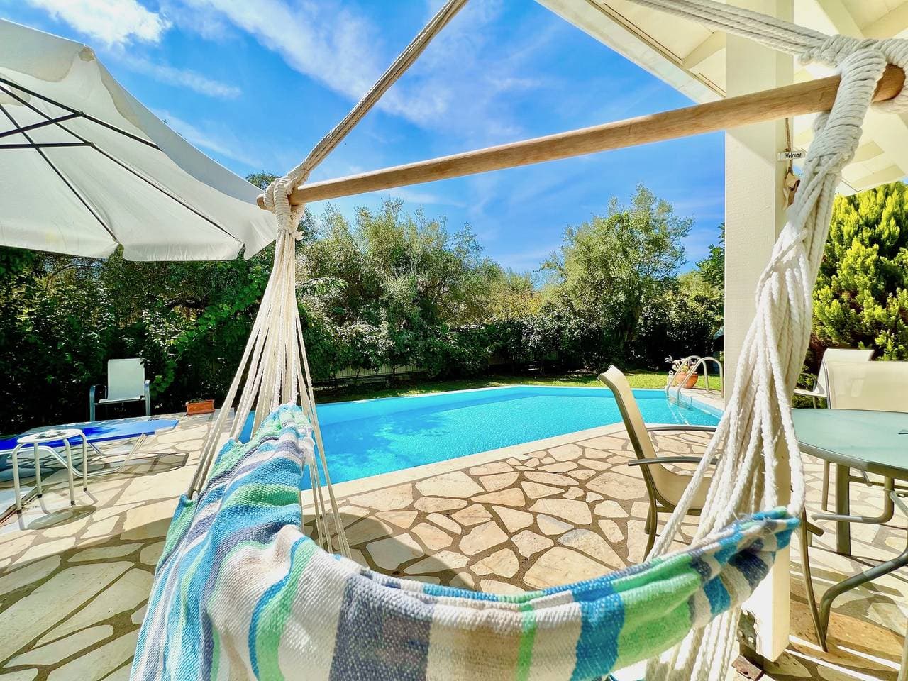 Foto 4 von 32: Beach Villa Iolis with private pool