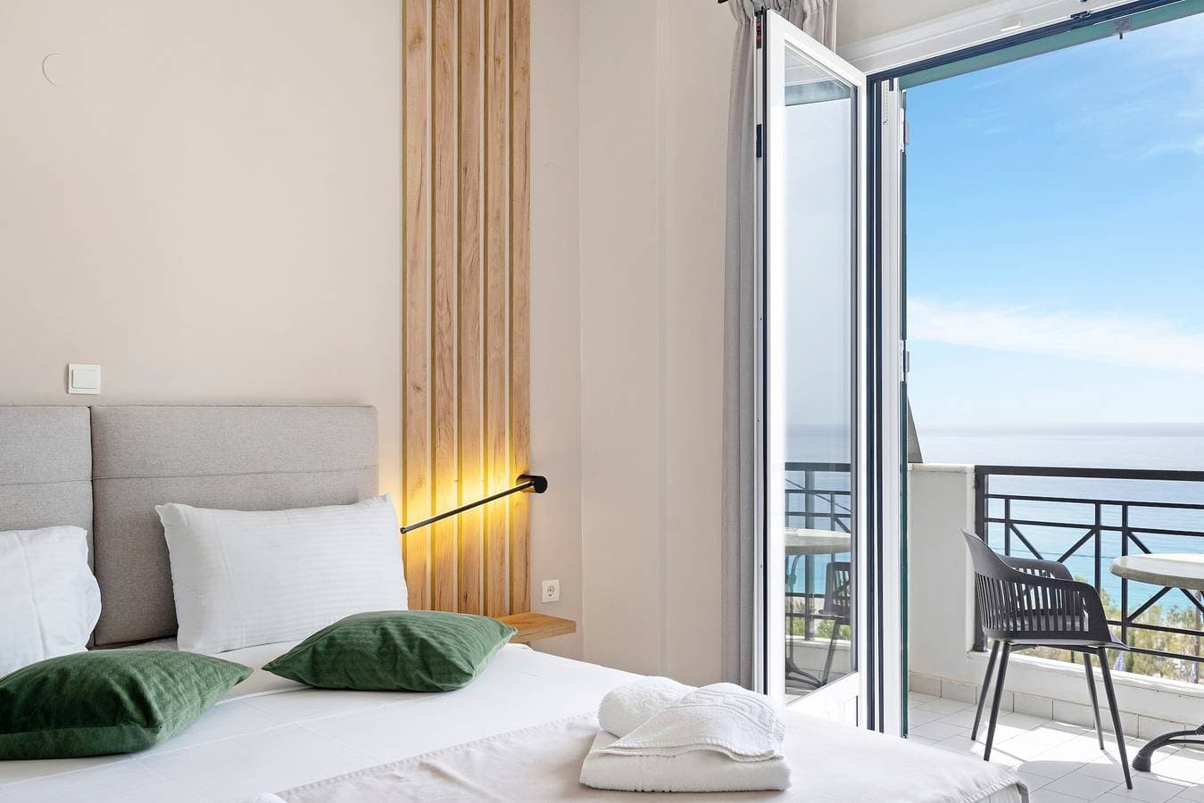 Foto 13 von 32: Ferienwohnung'Sunset Premium Studio B' mit Meerblick, Gemeinschaftspool und WLAN