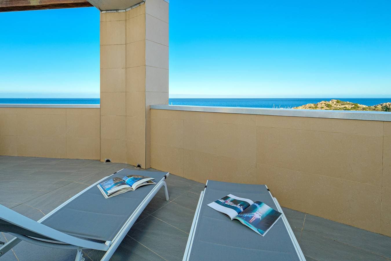Foto 2 von 27: Lichtdurchflutete Ferienwohnung "Villa Marconi 9" mit Meerblick und privater Terrasse