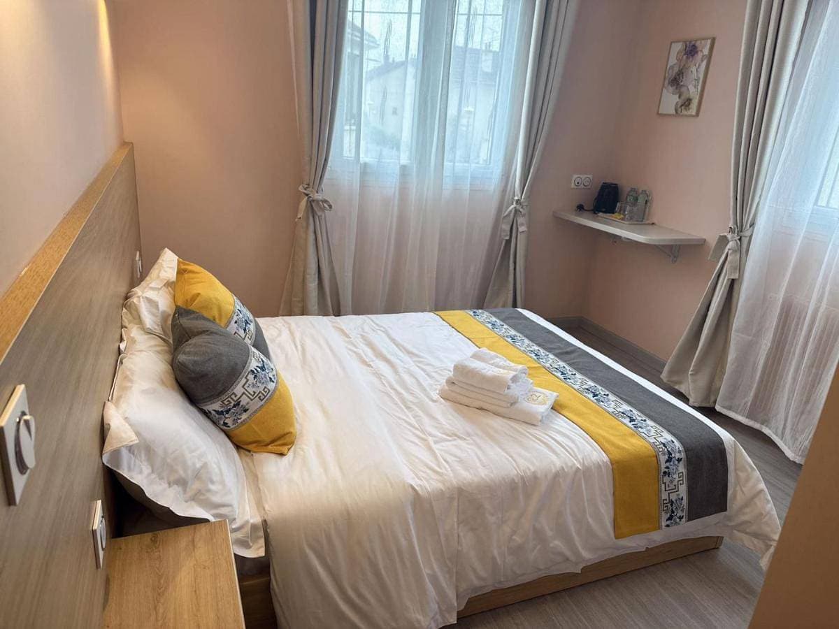 Foto 2 von 9: Double Room with Private Bathroom