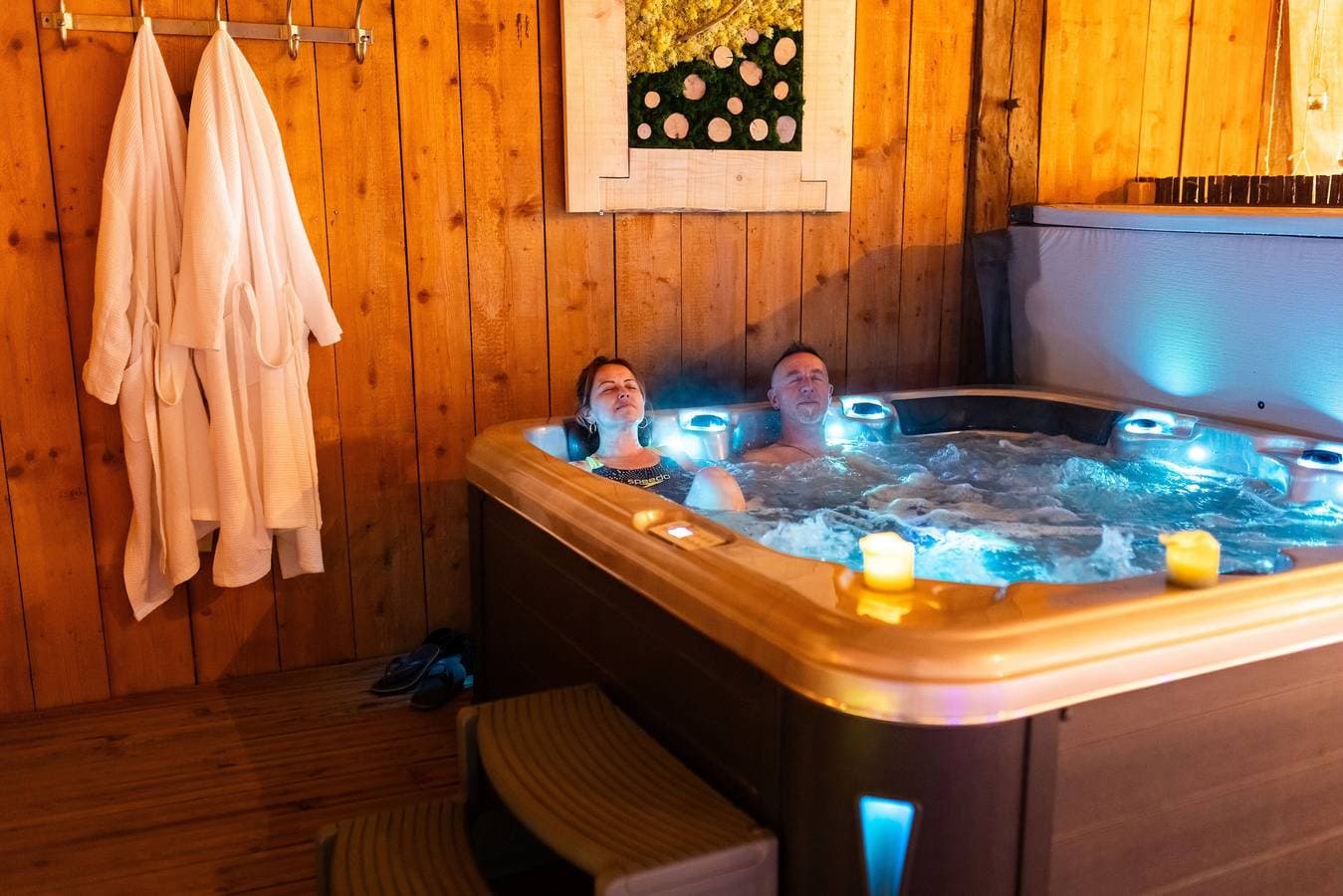 Foto 8 von 65: Gästezimmer „Séquoia“ mit Gemeinschaftsterrasse, Garten und nicht privatem Whirlpool