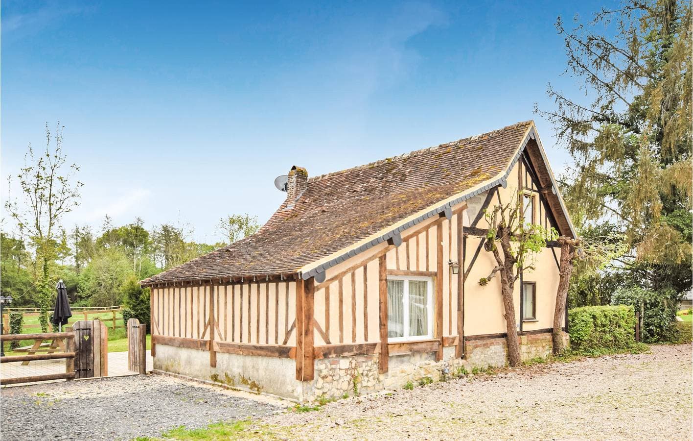 Wohnung Boissey: Parkplatz, Pool, Garten, Internet. 1