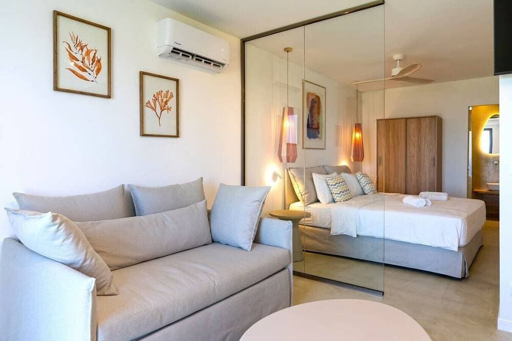 Foto 4 von 30: New Seaview Studio with Hot Tub & Garden ,5 min to Beach & Shops