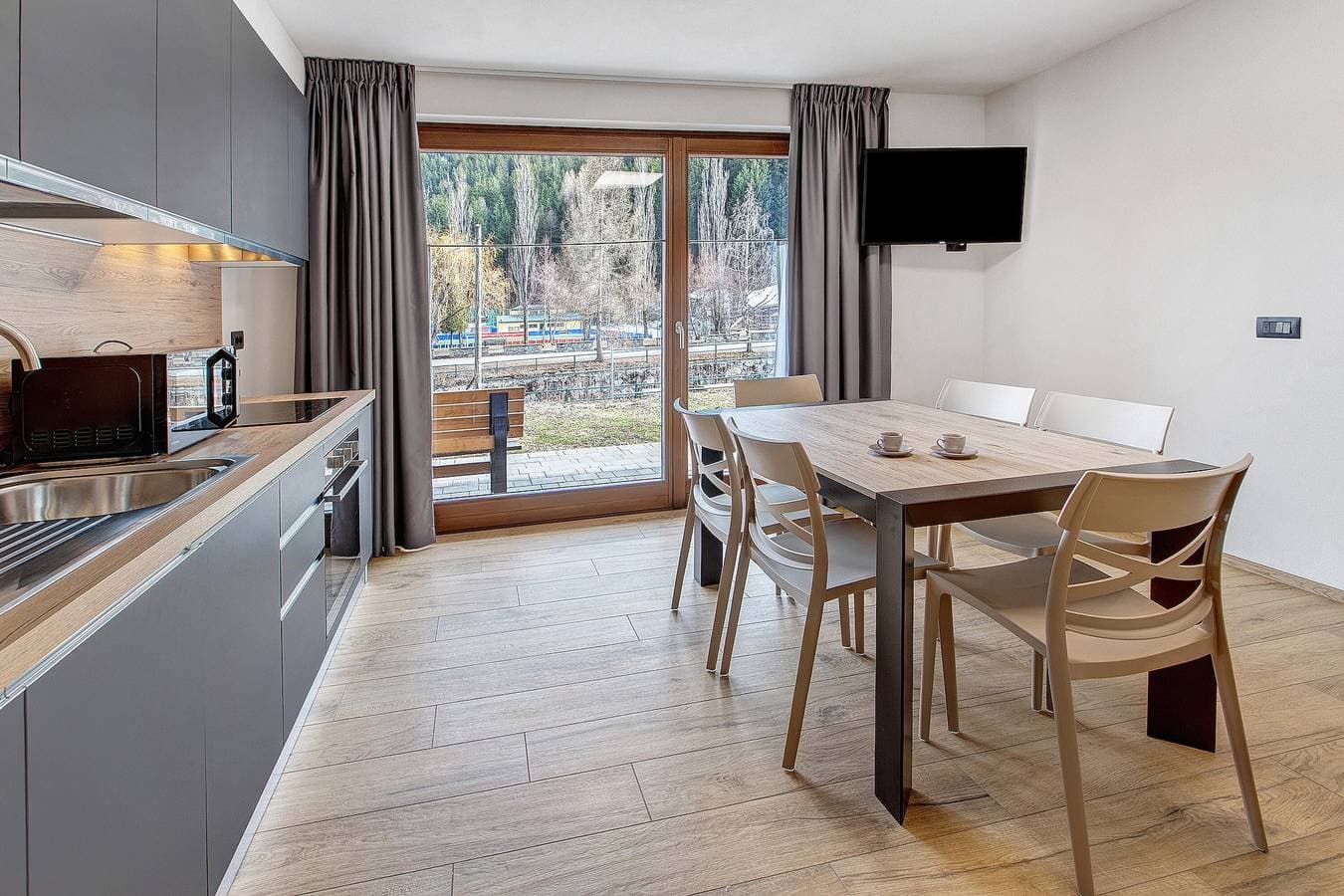 Foto 2 von 31: Ferienwohnung 'Appartamento La Serenella' mit Bergblick, Garten und WLAN