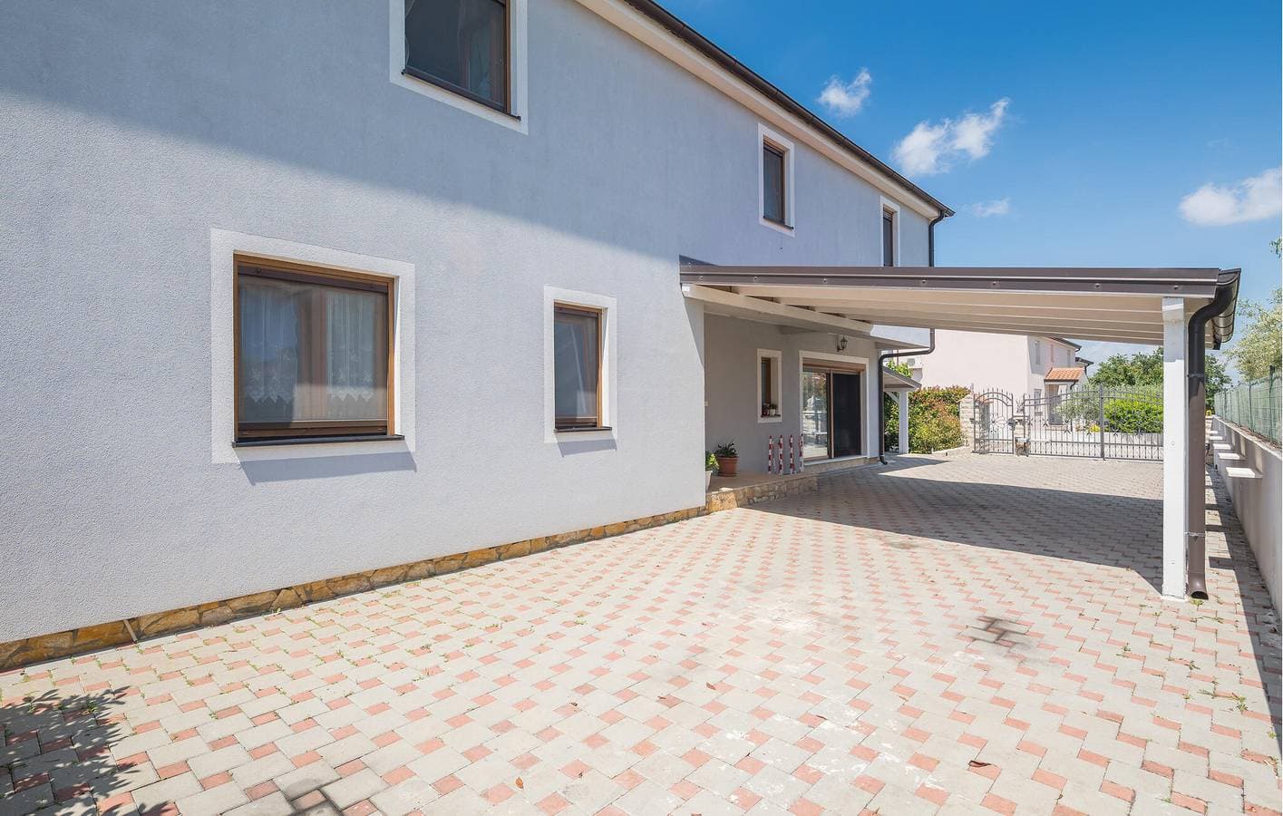 Modernes Apartment mit Pool, WLAN und Parkplatz in der Nähe des Stadtzentrums von Musalez 1