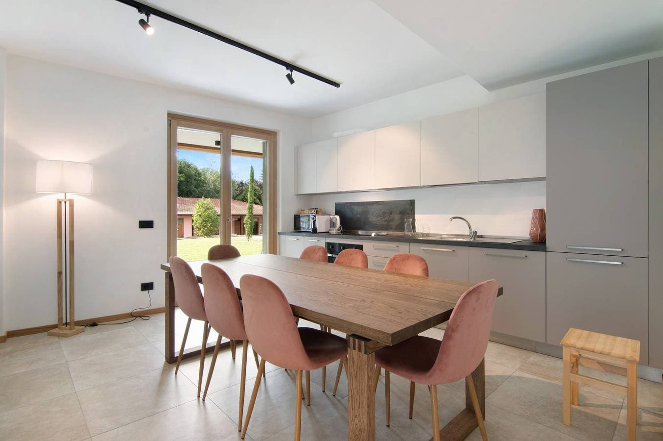 Foto 4 von 35: Ferienwohnung 'La Villa del Lago in Giardino' mit Meerblick, WLAN und Klimaanlage