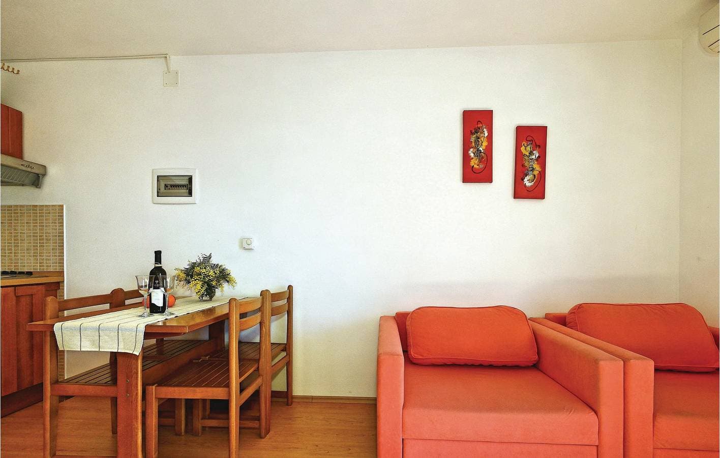 Foto 13 von 28: Gemütliche Ferienwohnung mit Terrasse, WLAN und Parkplatz in der Nähe des Restaurants Captain Morgan