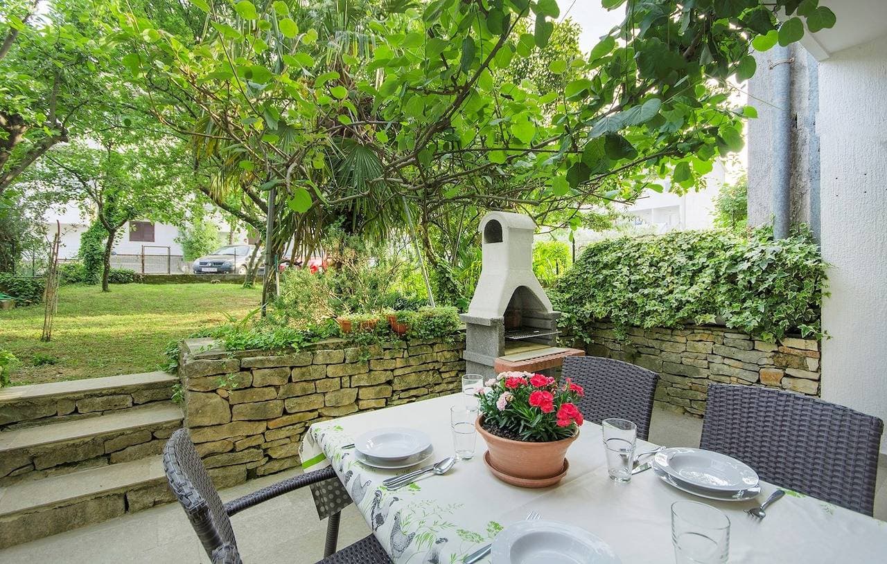 Apartment Majic mit Terrasse und Garten 1