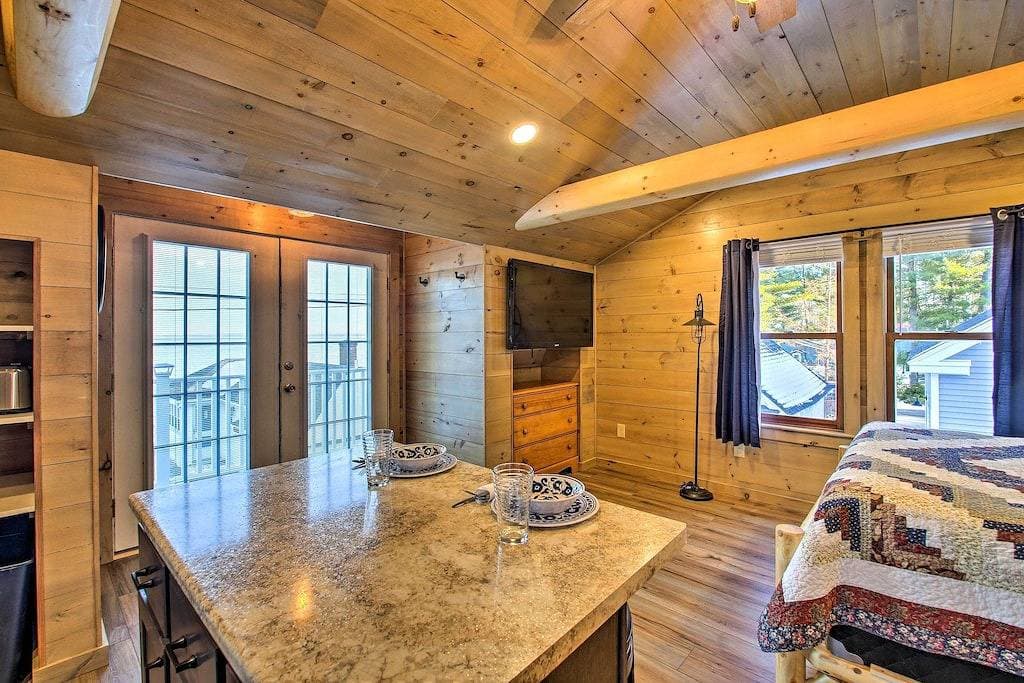 Foto 3 von 23: Neu! Sebago Lake Haven w / Deck & Waterfront View
